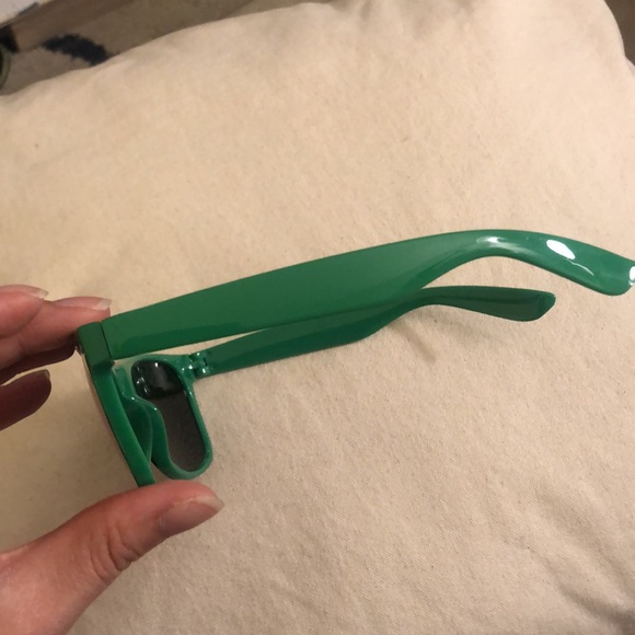😎☘️ NWOT!!! Green shamrock wayfarer style glasses with blue mirrored lenses. - Picture 6 of 9